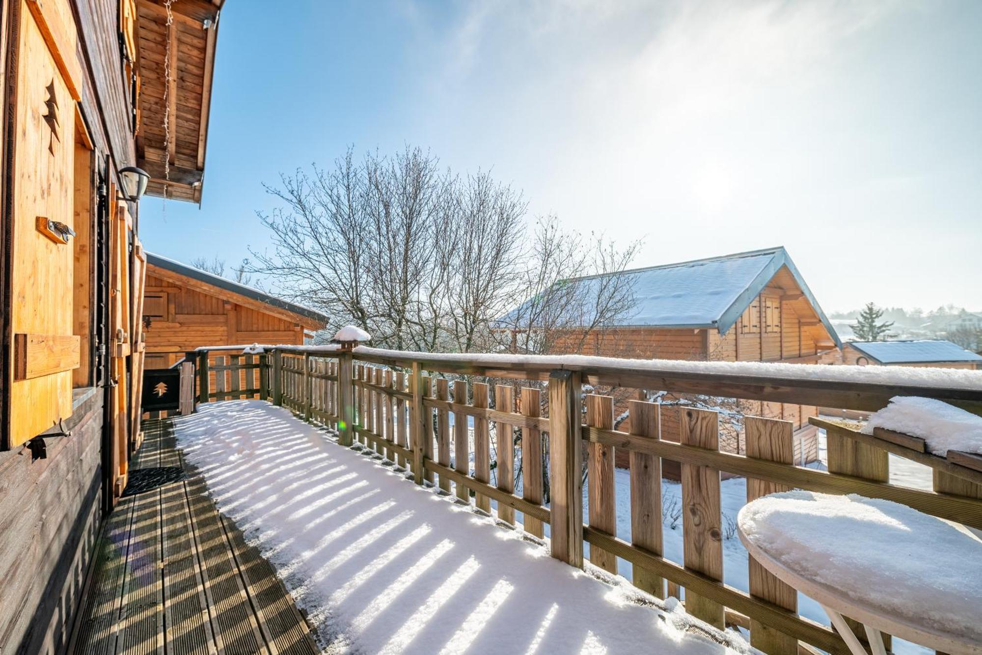 Chalet L'Embellie - Chalet Avec Piscine Partagee Saint-Laurent-en-Grandvaux Екстер'єр фото